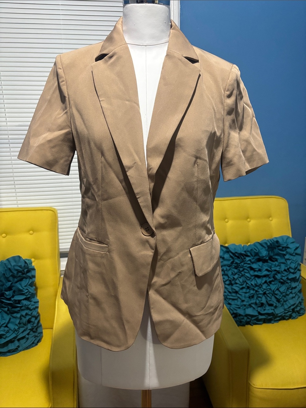 Tailored Short-Sleeve Blazer Jacket in Tan